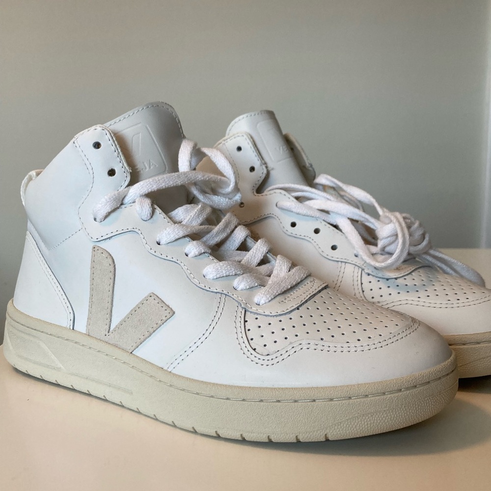 NWOT Veja V-15 Mid Top Sneaker (Women’s)